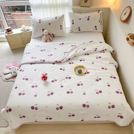 91家纺网 家纺一手货源 找家纺 桃子家居 2024新款A类高品质牛奶丝软糯针织棉夏被 针织棉-紫紫樱桃