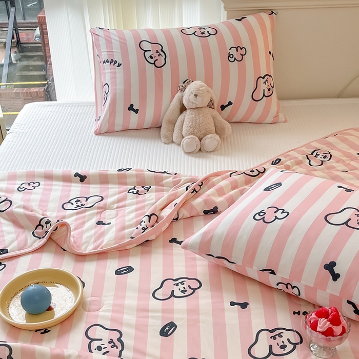 91家纺网 家纺一手货源 找家纺 桃子家居 2024新款A类高品质牛奶丝软糯针织棉夏被 针织棉-条纹狗狗粉