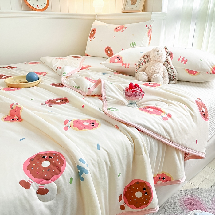 91家纺网 家纺一手货源 找家纺 桃子家居 2024新款A类高品质牛奶丝软糯针织棉夏被 针织棉-甜甜圈