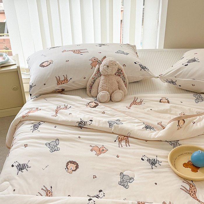 91家纺网 家纺一手货源 找家纺 桃子家居 2024新款A类高品质牛奶丝软糯针织棉夏被 针织棉-森林派对