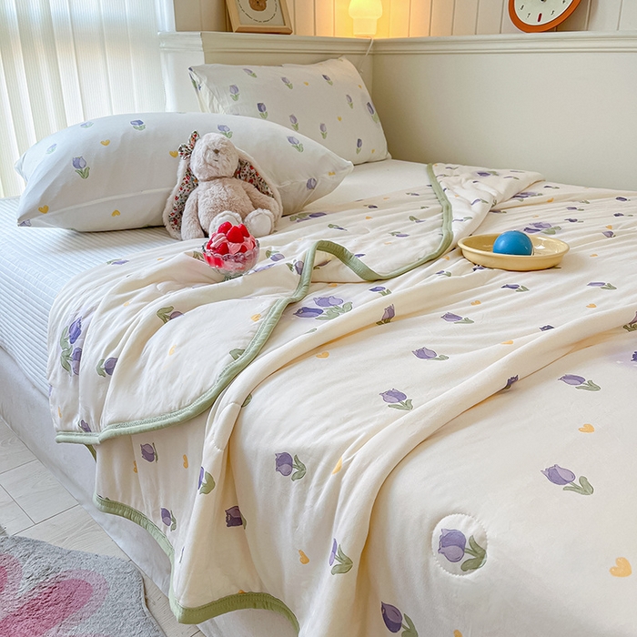 91家纺网 家纺一手货源 找家纺 桃子家居 2024新款A类高品质牛奶丝软糯针织棉夏被 针织棉-奶油郁金香紫