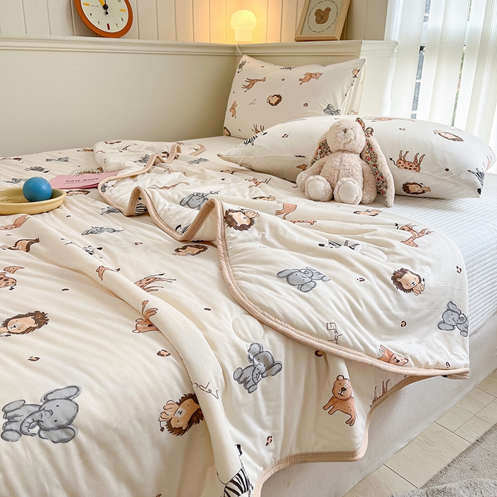 91家纺网 家纺一手货源 找家纺 桃子家居 2024新款A类高品质牛奶丝软糯针织棉夏被 针织棉-森林派对