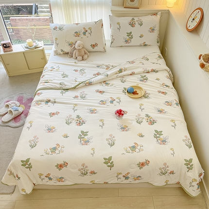 91家纺网 家纺一手货源 找家纺 （总）桃子家居 2024新款A类高品质牛奶丝软糯针织棉夏被