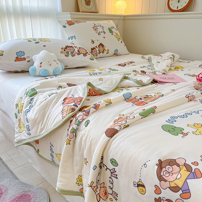 91家纺网 家纺一手货源 找家纺 桃子家居 2024新款A类高品质牛奶丝软糯针织棉夏被 针织棉-童年伙伴