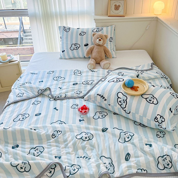 91家纺网 家纺一手货源 找家纺 桃子家居 2024新款A类高品质牛奶丝软糯针织棉夏被 针织棉-条纹狗狗兰