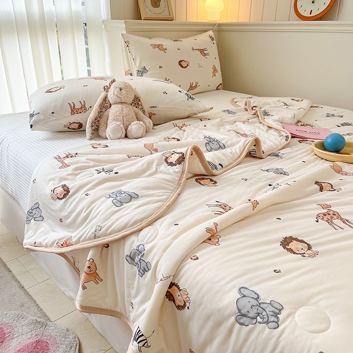 91家纺网 家纺一手货源 找家纺 桃子家居 2024新款A类高品质牛奶丝软糯针织棉夏被 针织棉-森林派对