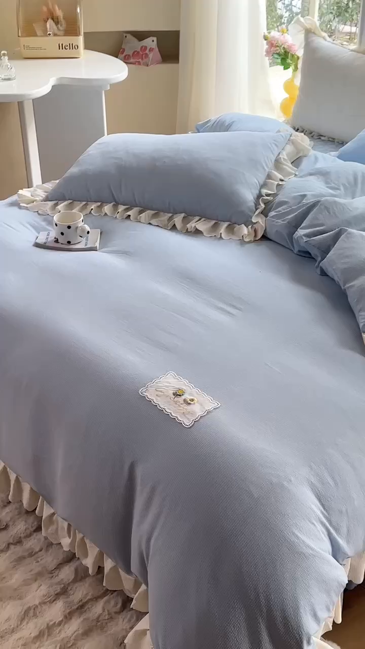 91家纺网 家纺一手货源 找家纺 欧冠家纺 2024新款四季款夹棉泡泡纱床裙床笠被套四件套 慕蓝