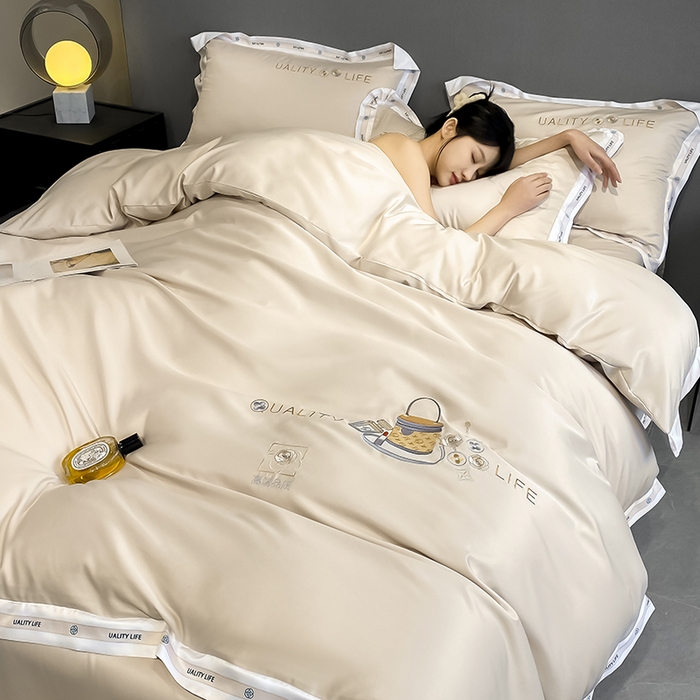 91家纺网 家纺一手货源 找家纺 欧冠家纺 2024新款大牌风60S水洗真丝刺绣床笠被套四件套香奈系列 香奈-香槟