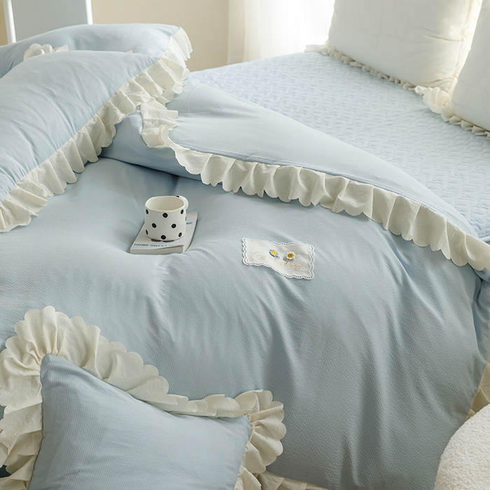 91家纺网 家纺一手货源 找家纺 欧冠家纺 2024新款四季款夹棉泡泡纱床裙床笠被套四件套 慕蓝