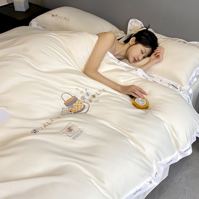 91家纺网 家纺一手货源 找家纺 欧冠家纺 2024新款大牌风60S水洗真丝刺绣床笠被套四件套香奈系列 香奈-月白