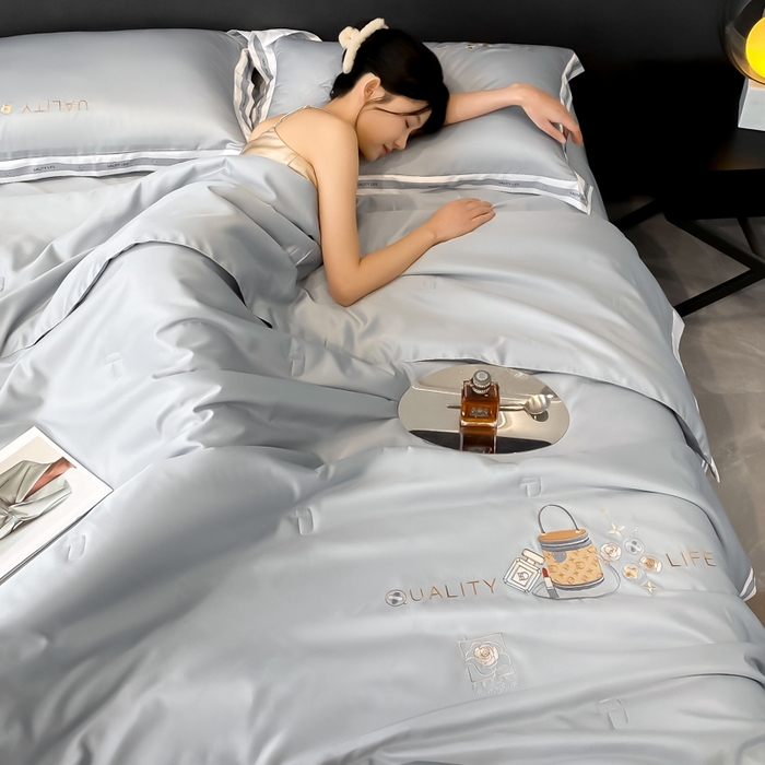 91家纺网 家纺一手货源 找家纺 欧冠家纺 2024新款大牌风水洗真丝绣花床笠被套夏被四件套 路易系列 路易-山灰