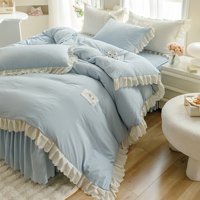 91家纺网 家纺一手货源 找家纺 欧冠家纺 2024新款四季款夹棉泡泡纱床裙床笠被套四件套 慕蓝