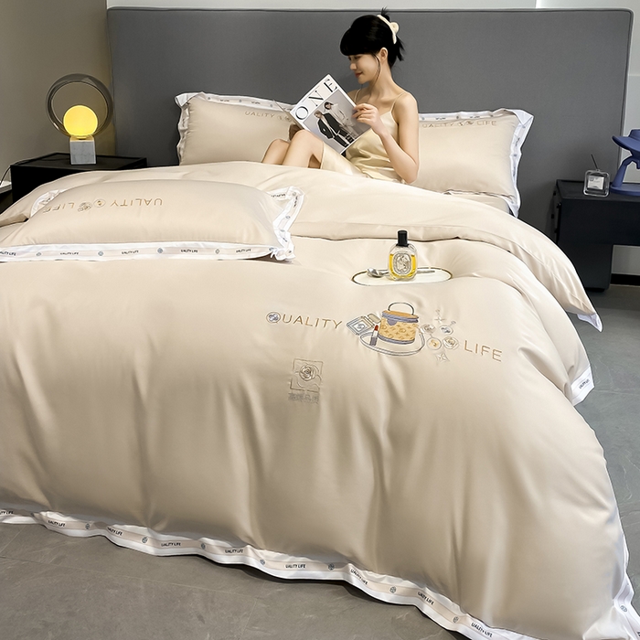 91家纺网 家纺一手货源 找家纺 欧冠家纺 2024新款大牌风60S水洗真丝刺绣床笠被套四件套香奈系列 香奈-香槟