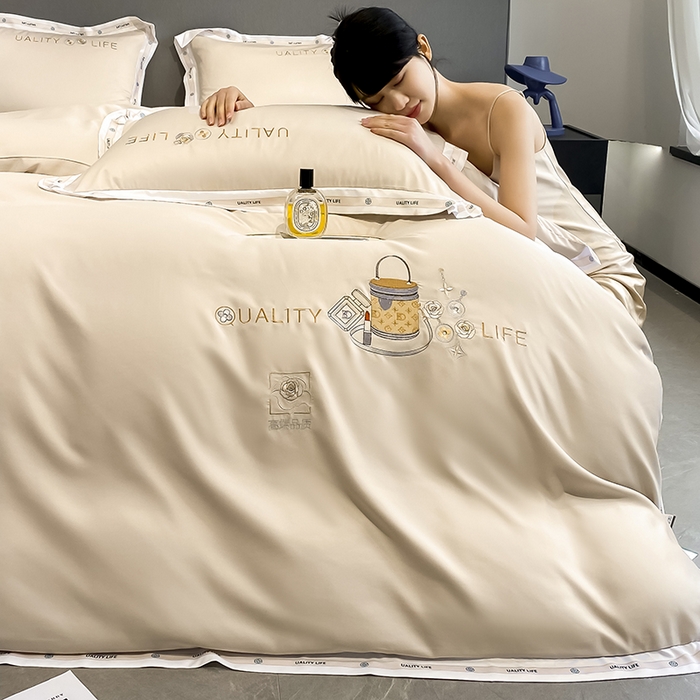 91家纺网 家纺一手货源 找家纺 欧冠家纺 2024新款大牌风60S水洗真丝刺绣床笠被套四件套香奈系列 香奈-香槟