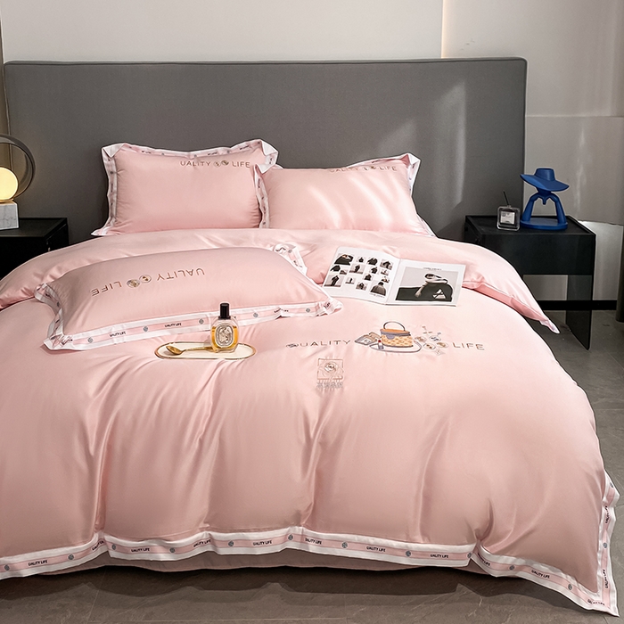 91家纺网 家纺一手货源 找家纺 绒世界 绒世界 2025新款大牌风60S水洗真丝刺绣床笠被套四件套香奈系列 香奈-优雅粉