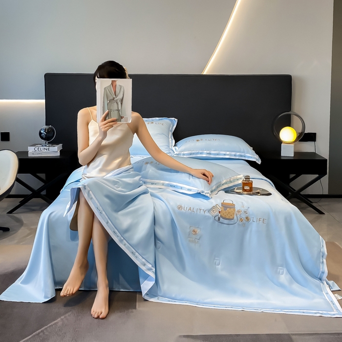 91家纺网 家纺一手货源 找家纺 欧冠家纺 2024新款大牌风水洗真丝绣花床笠被套夏被四件套 路易系列 路易 -风铃蓝