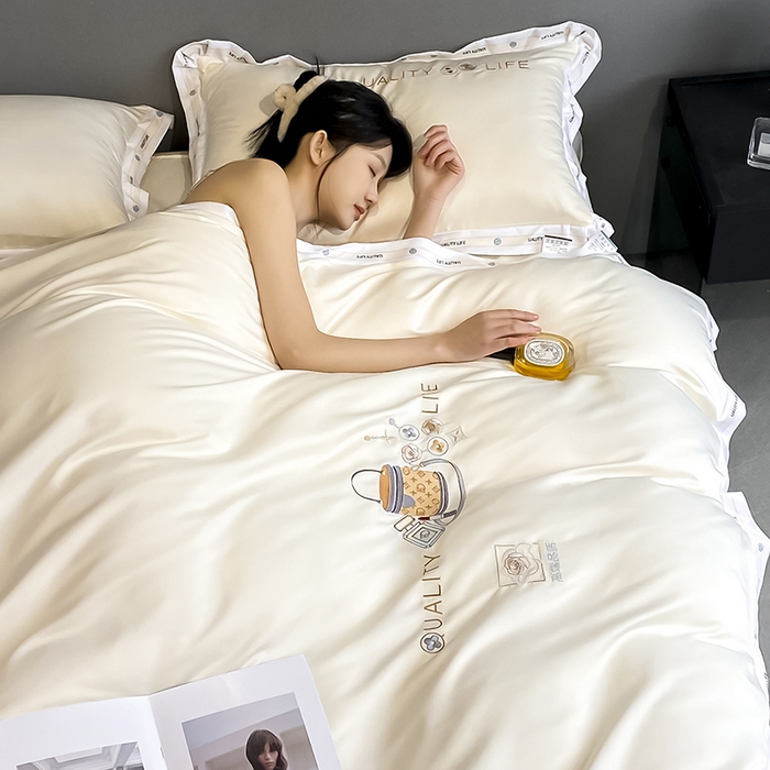 91家纺网 家纺一手货源 找家纺 欧冠家纺 2024新款大牌风60S水洗真丝刺绣床笠被套四件套香奈系列 香奈-月白