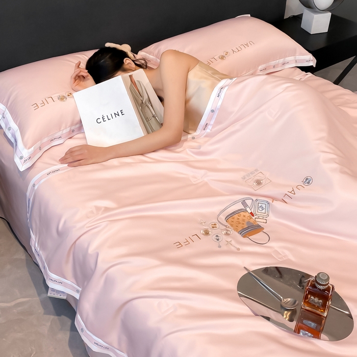 91家纺网 家纺一手货源 找家纺 欧冠家纺 2024新款大牌风水洗真丝绣花床笠被套夏被四件套 路易系列 路易-优雅粉