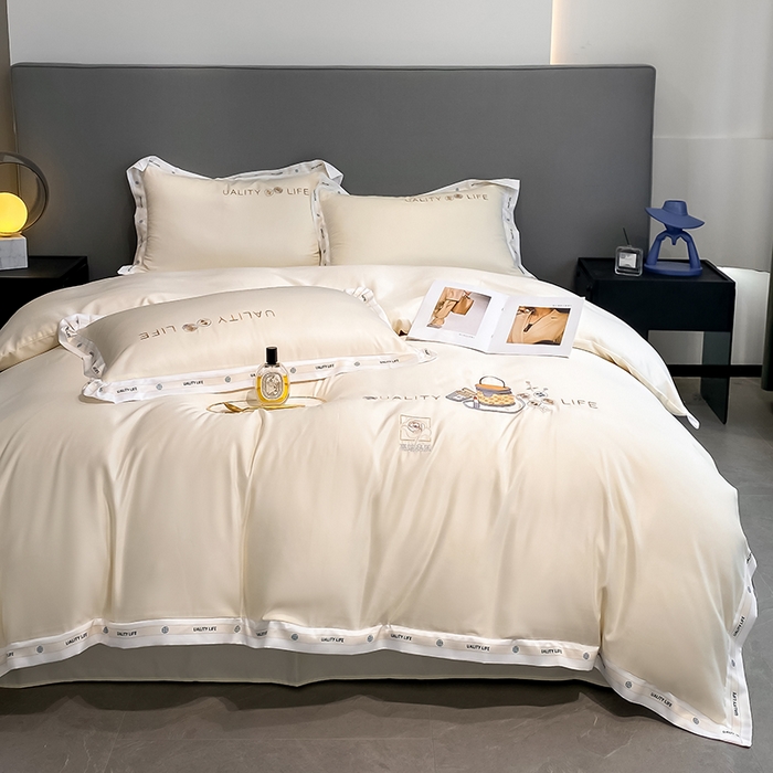 91家纺网 家纺一手货源 找家纺 绒世界 绒世界 2025新款大牌风60S水洗真丝刺绣床笠被套四件套香奈系列 香奈-月白