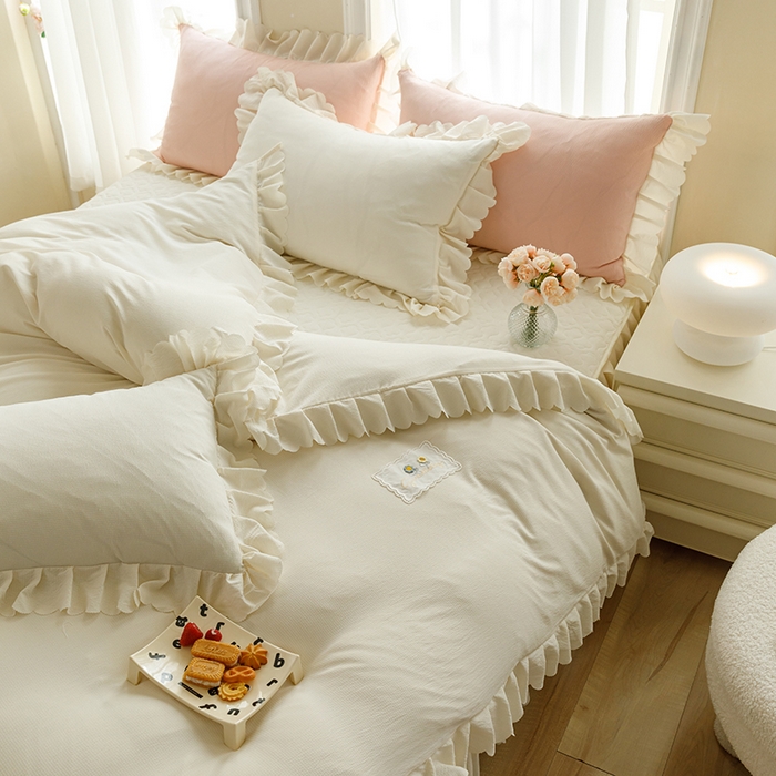 91家纺网 家纺一手货源 找家纺 绒世界 绒世界 2025新款四季款夹棉泡泡纱床裙床笠被套四件套 米白