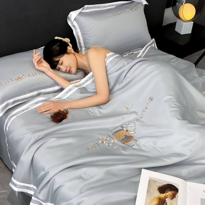 91家纺网 家纺一手货源 找家纺 欧冠家纺 2024新款大牌风水洗真丝绣花床笠被套夏被四件套 路易系列 路易-山灰