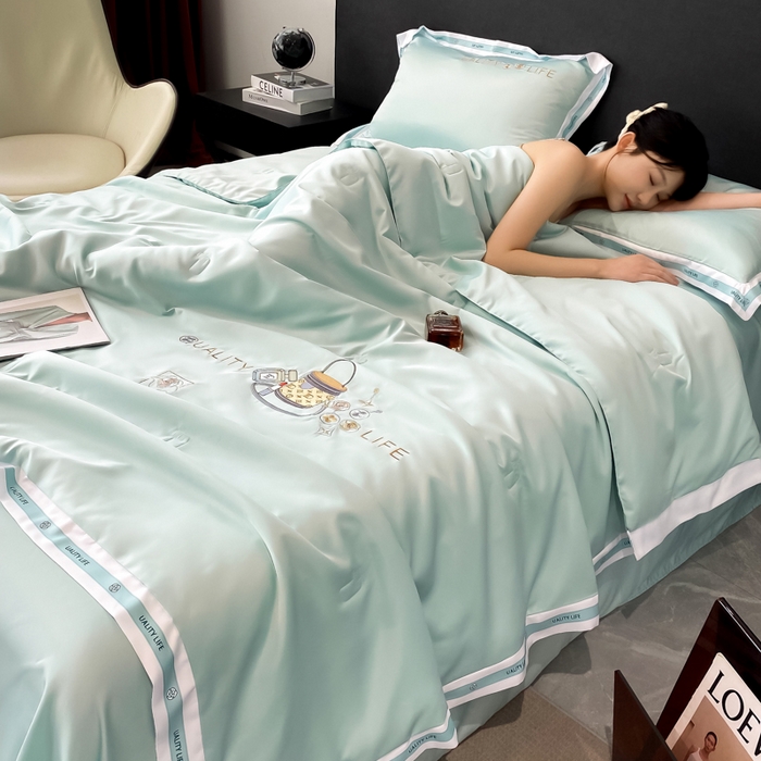 91家纺网 家纺一手货源 找家纺 欧冠家纺 2024新款大牌风水洗真丝绣花床笠被套夏被四件套 路易系列 路易-白茶绿