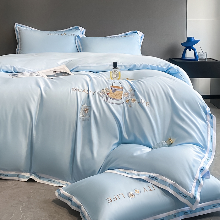 91家纺网 家纺一手货源 找家纺 欧冠家纺 2024新款大牌风60S水洗真丝刺绣床笠被套四件套香奈系列 香奈-风铃蓝