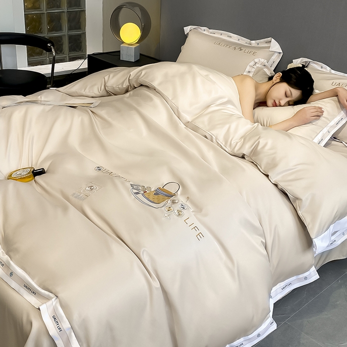 91家纺网 家纺一手货源 找家纺 欧冠家纺 2024新款大牌风60S水洗真丝刺绣床笠被套四件套香奈系列 香奈-香槟