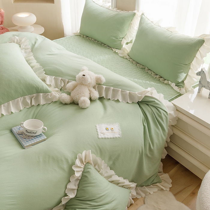 91家纺网 家纺一手货源 找家纺 丝印良品 2024新款四季款夹棉泡泡纱床裙床笠被套四件套 豆绿