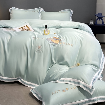 91家纺网 家纺一手货源 找家纺 （总）绒世界 2025新款大牌风60S水洗真丝刺绣床笠被套四件套香奈系列