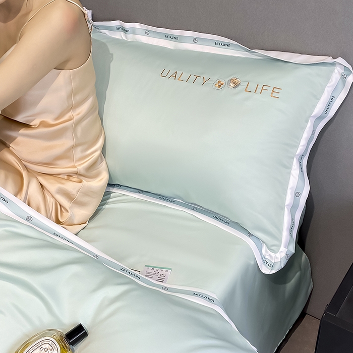 91家纺网 家纺一手货源 找家纺 绒世界 绒世界 2025新款大牌风60S水洗真丝刺绣床笠被套四件套香奈系列 香奈-白茶绿