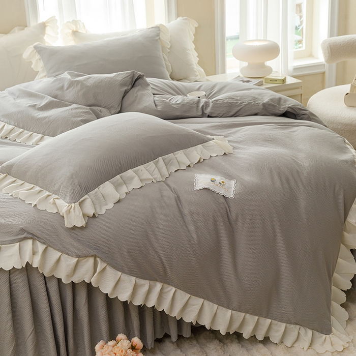 91家纺网 家纺一手货源 找家纺 欧冠家纺 2024新款四季款夹棉泡泡纱床裙床笠被套四件套 浅灰