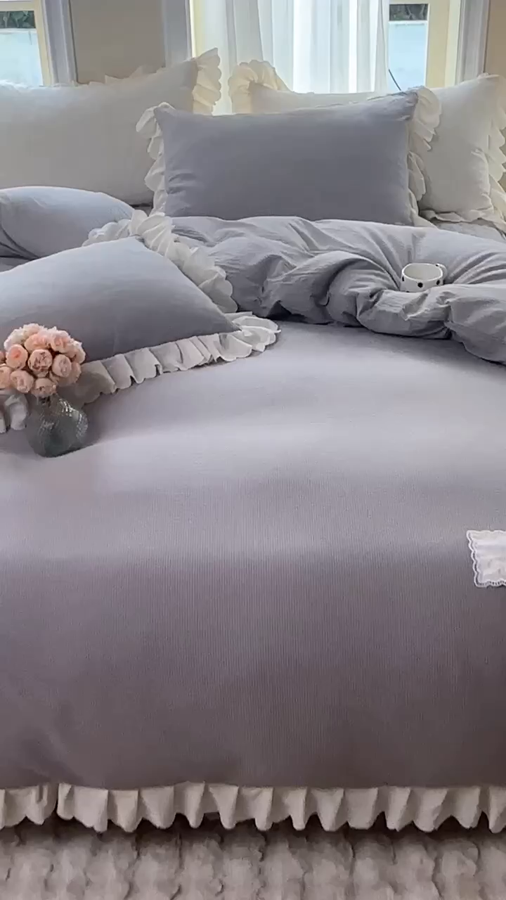 91家纺网 家纺一手货源 找家纺 欧冠家纺 2024新款四季款夹棉泡泡纱床裙床笠被套四件套 浅灰