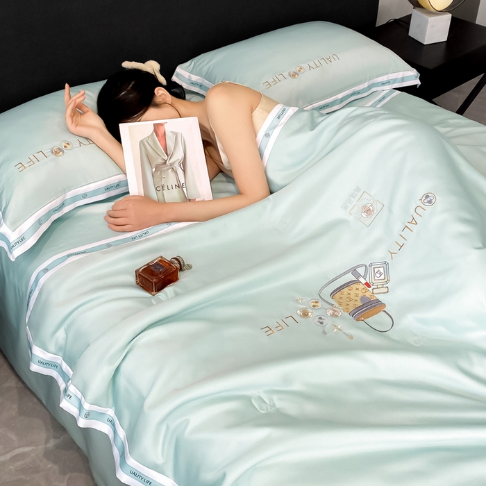 91家纺网 家纺一手货源 找家纺 欧冠家纺 2024新款大牌风水洗真丝绣花床笠被套夏被四件套 路易系列 路易-白茶绿