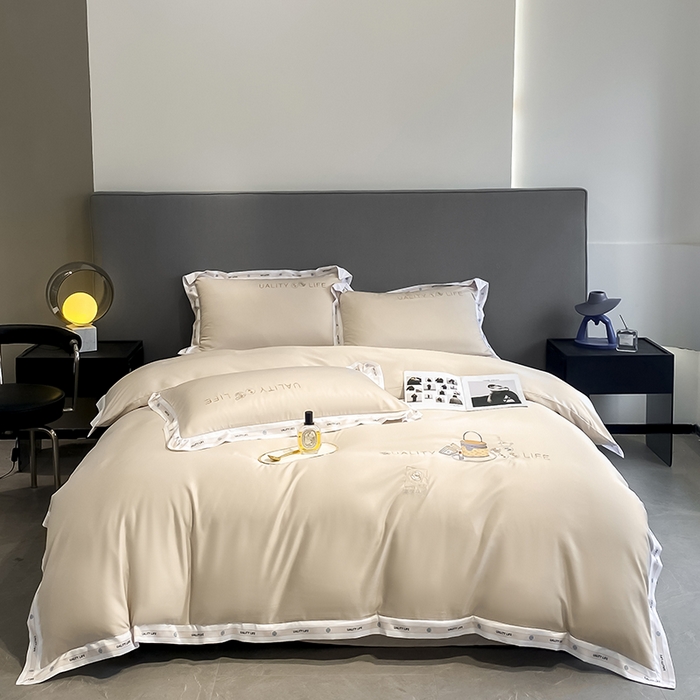 91家纺网 家纺一手货源 找家纺 绒世界 绒世界 2025新款大牌风60S水洗真丝刺绣床笠被套四件套香奈系列 香奈-香槟