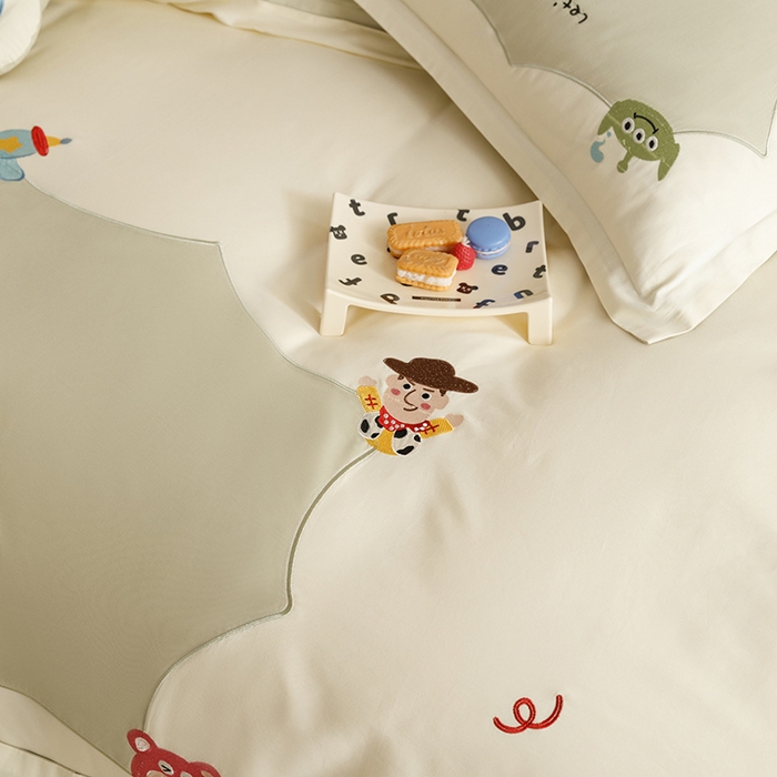 91家纺网 家纺一手货源 找家纺 欧冠家纺 2024新款全棉床笠绣花卡通刺绣四件套巴斯光年系列 巴斯光年-豆绿