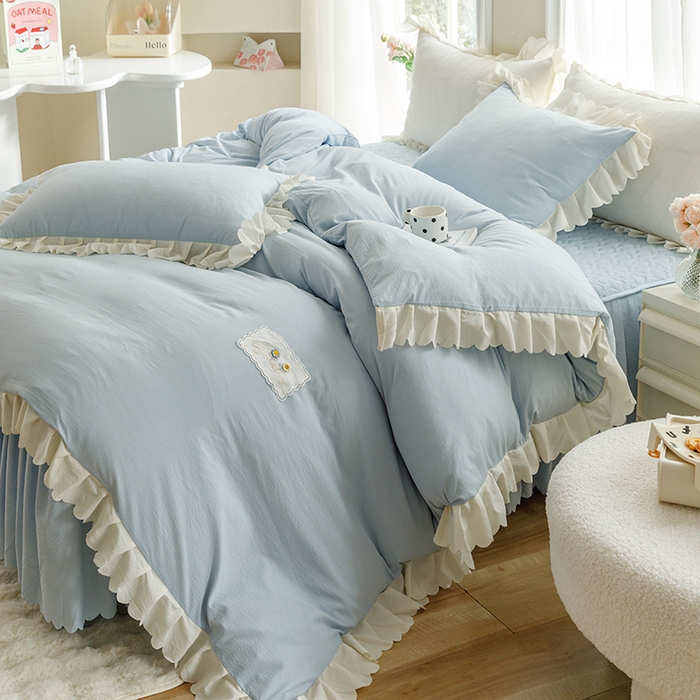 91家纺网 家纺一手货源 找家纺 欧冠家纺 2024新款四季款夹棉泡泡纱床裙床笠被套四件套 慕蓝