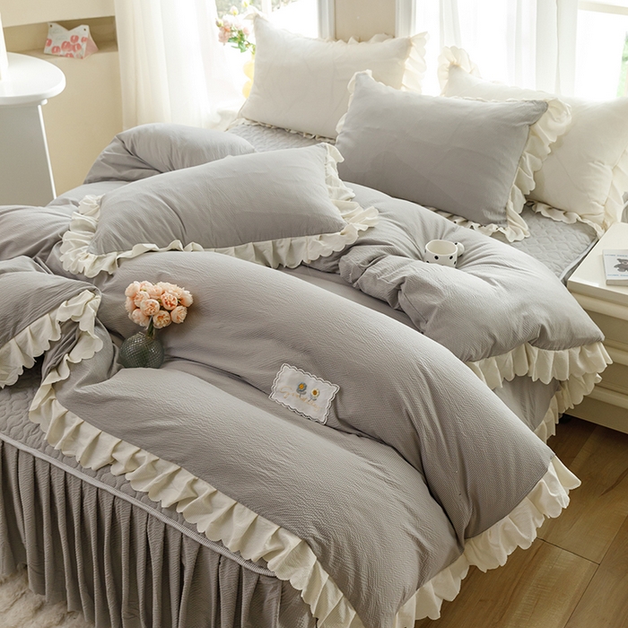 91家纺网 家纺一手货源 找家纺 欧冠家纺 2024新款四季款夹棉泡泡纱床裙床笠被套四件套 浅灰