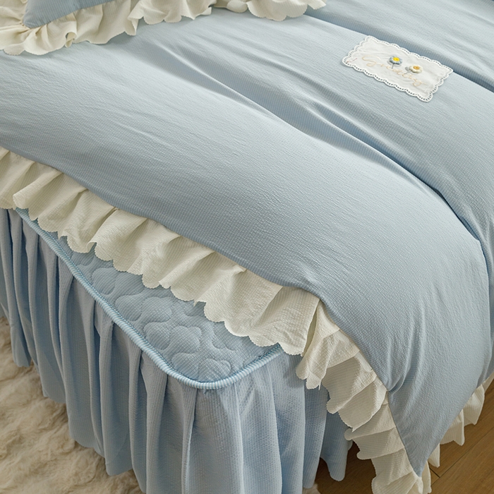 91家纺网 家纺一手货源 找家纺 欧冠家纺 2024新款四季款夹棉泡泡纱床裙床笠被套四件套 慕蓝