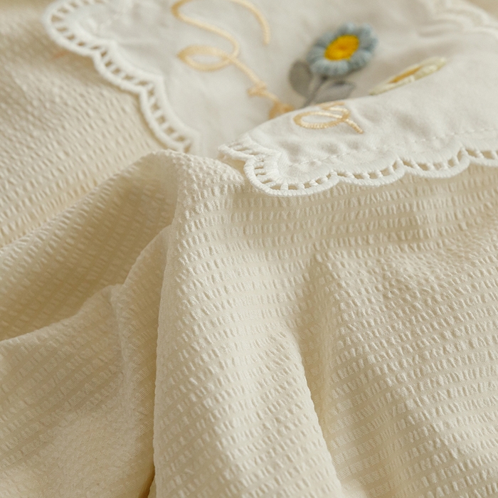 91家纺网 家纺一手货源 找家纺 绒世界 绒世界 2025新款四季款夹棉泡泡纱床裙床笠被套四件套 米白