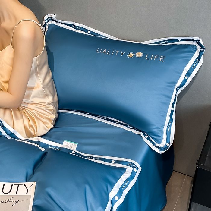 91家纺网 家纺一手货源 找家纺 绒世界 绒世界 2025新款大牌风60S水洗真丝刺绣床笠被套四件套香奈系列 香奈-宾利蓝