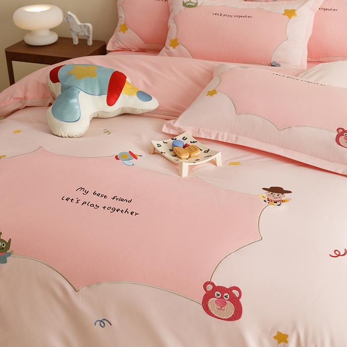 91家纺网 家纺一手货源 找家纺 欧冠家纺 2024新款全棉床笠绣花卡通刺绣四件套巴斯光年系列 巴斯光年-粉玉