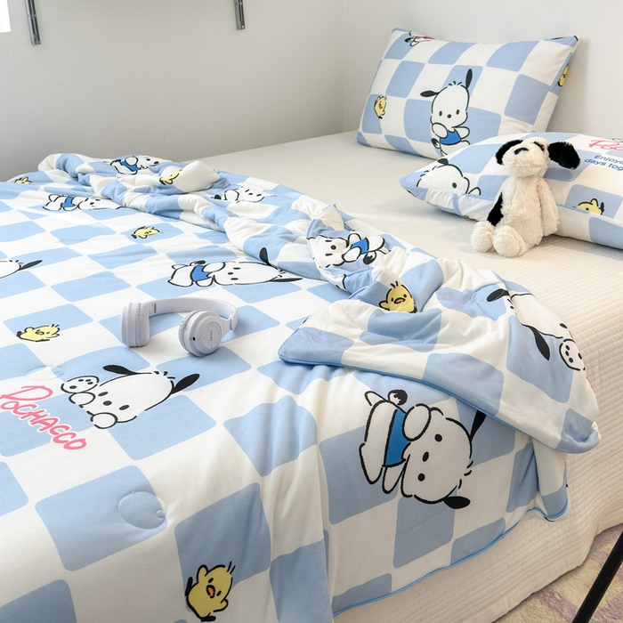 91家纺网 家纺一手货源 找家纺 木堇家居 2024新款三丽欧A类针织棉10%大豆纤维嵌绳款夏被 蓝格帕恰狗