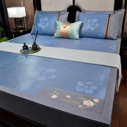 91家纺网 家纺一手货源 找家纺 小牛席业 2024新款绣球花开冰藤双面席 明绣球花开-提花蓝色