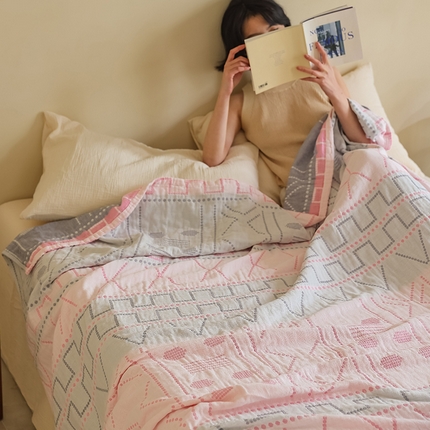 91家纺网 家纺一手货源 找家纺 朴尔 2024新款西部民族风全棉三层纱布毛巾被 贝拉-粉