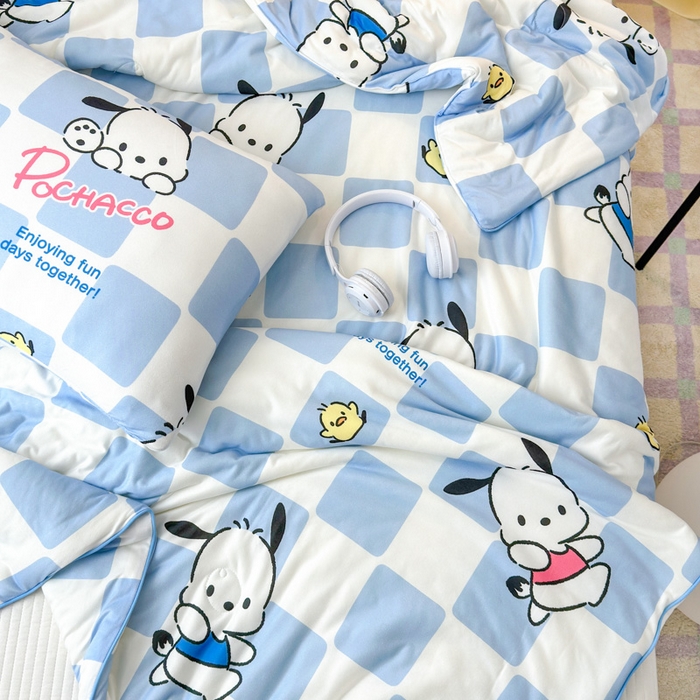 91家纺网 家纺一手货源 找家纺 木堇家居 2024新款三丽欧A类针织棉10%大豆纤维嵌绳款夏被 蓝格帕恰狗