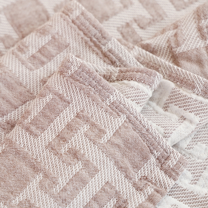 91家纺网 家纺一手货源 找家纺 朴尔 2024新款伯尔尼风格全棉加厚三层纱布毛巾被 邂逅之恋-咖