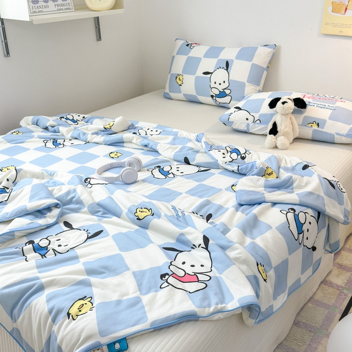 91家纺网 家纺一手货源 找家纺 木堇家居 2024新款三丽欧A类针织棉10%大豆纤维嵌绳款夏被 蓝格帕恰狗