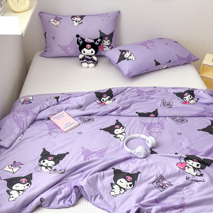 91家纺网 家纺一手货源 找家纺 木堇家居 2024新款三丽欧A类针织棉10%大豆纤维嵌绳款夏被 紫色库洛米