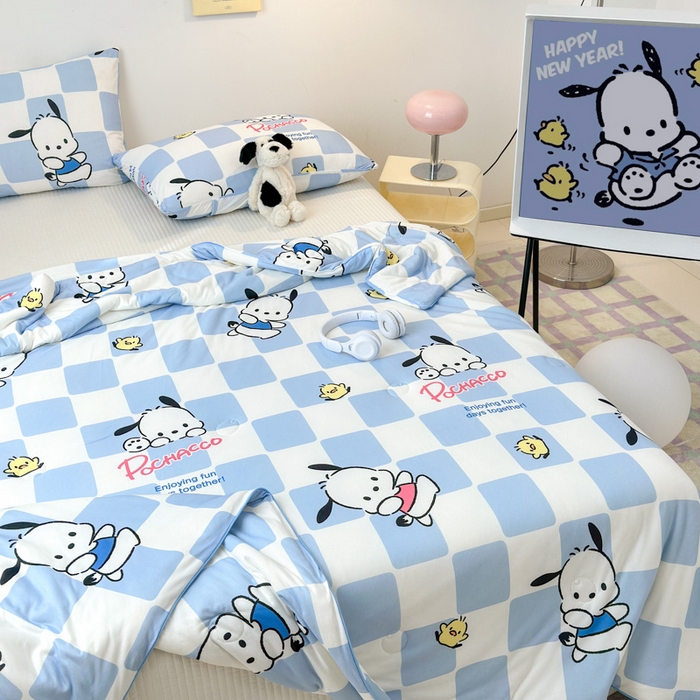 91家纺网 家纺一手货源 找家纺 木堇家居 2024新款三丽欧A类针织棉10%大豆纤维嵌绳款夏被 蓝格帕恰狗